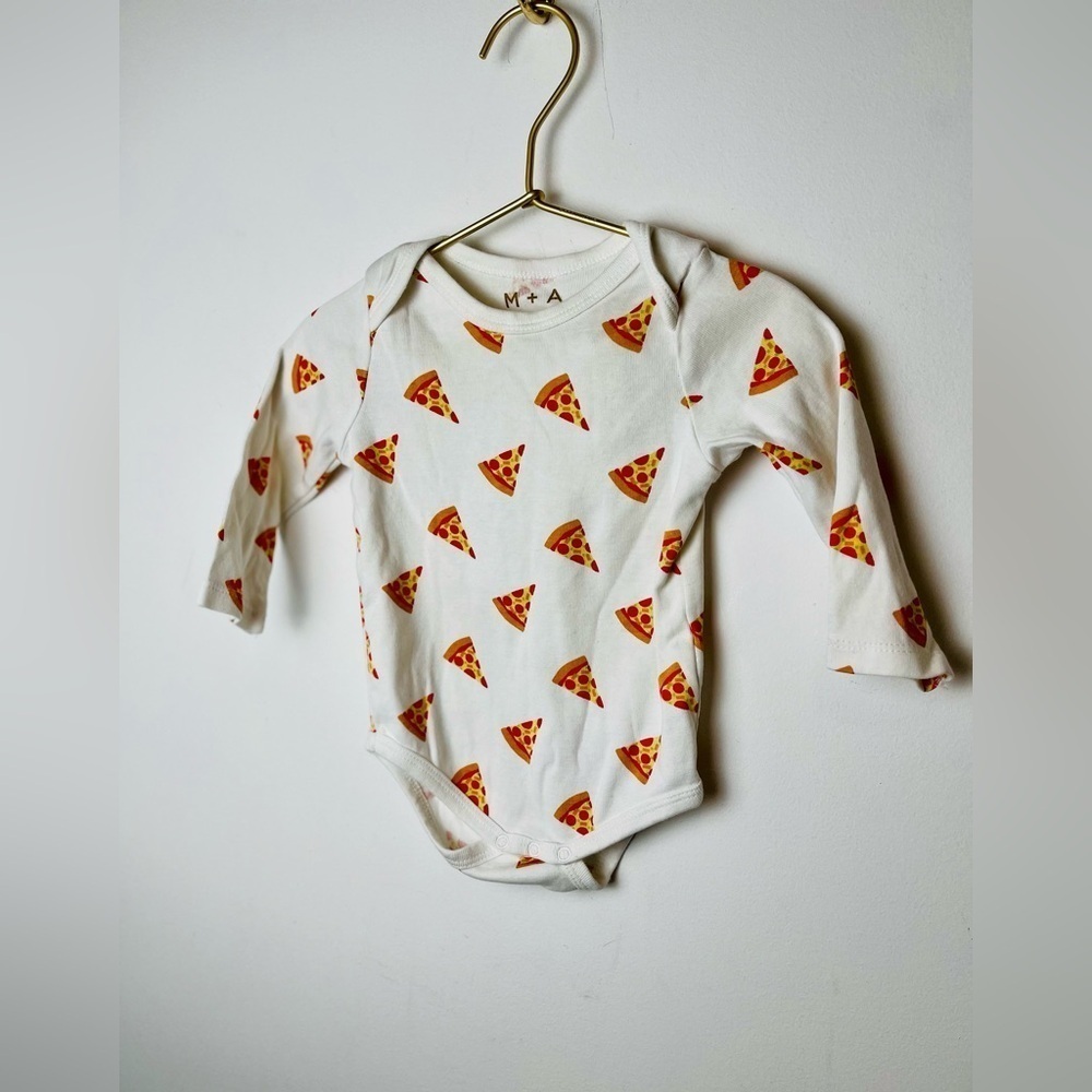 Monica and Andy Pizza Onesie 6-9 months - Picture 3 of 6